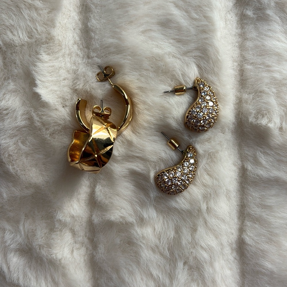 Gold earrings - 2 pairs